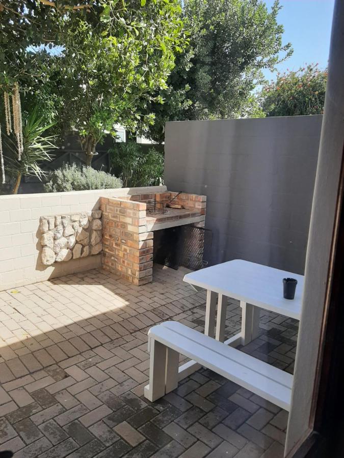 Croeso Guest House Langebaan Exterior photo